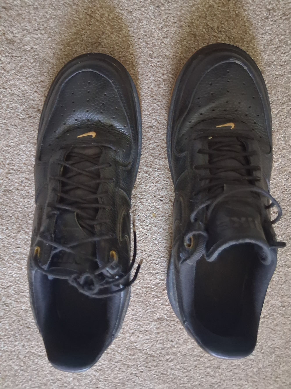 Nike Men’s Black Leather Sneakers with Gum Sole Make Offer!!!!!! - Picture 9 of 9